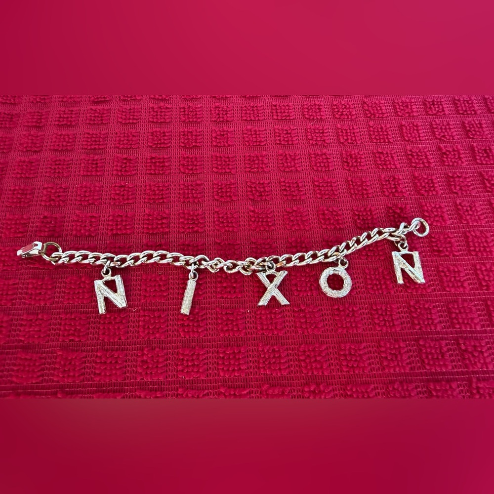 VINTAGE "NIXON" POLITICAL CAMPAIGN CHARM BRACELET Gold Toned